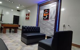 Motel 5 Letras
